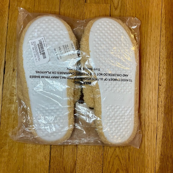 Reindeer Slippers🎄 🦌 🎄 - Picture 4 of 4